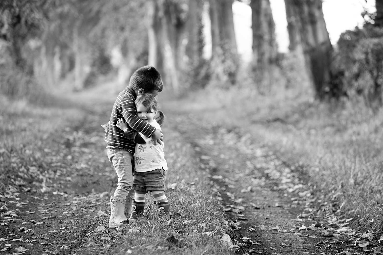 brother-and-sister-family-photo