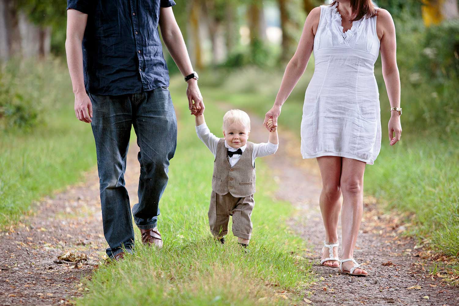 toddler-and-parents-family-photo
